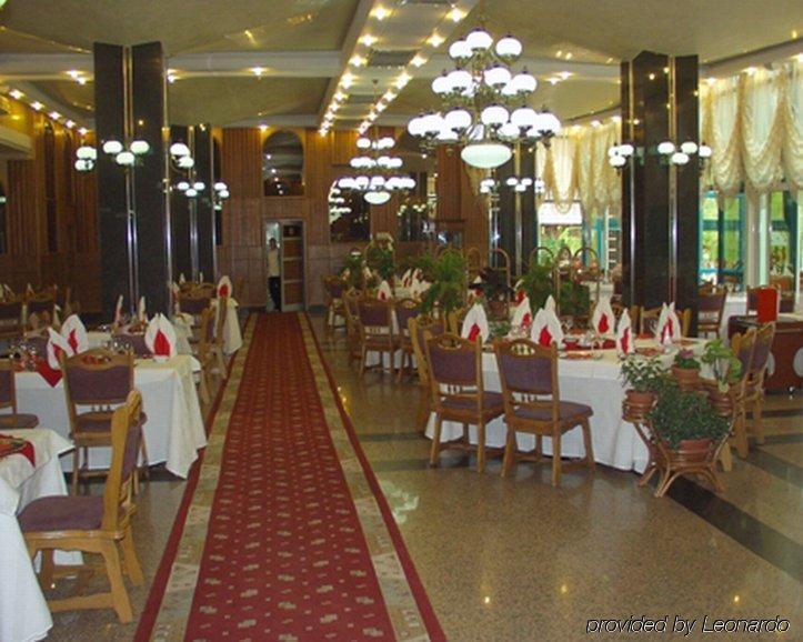 Hotel Carpati Бая-Маре Экстерьер фото