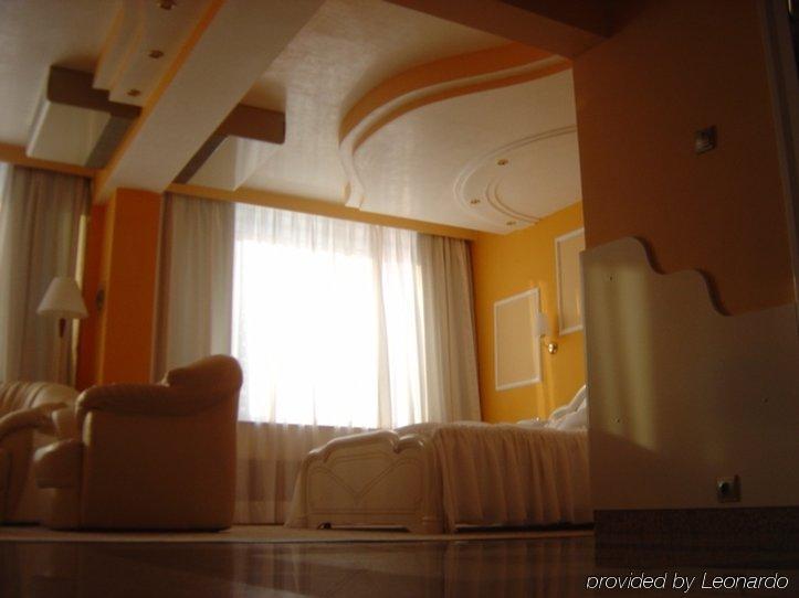Hotel Carpati Бая-Маре Номер фото
